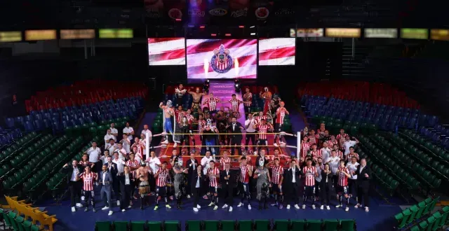 Foto oficial de Chivas en la Arena Coliseo de Guadalajara. Foto Chivas