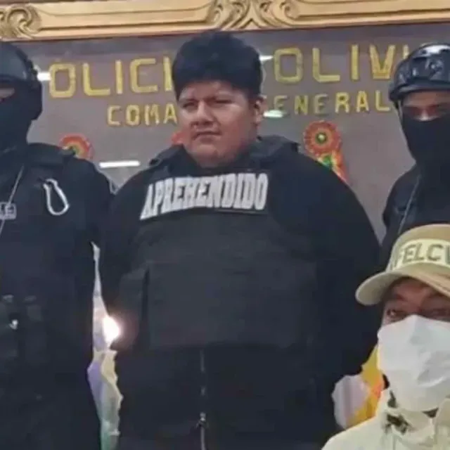 Estudiante es Asesinada por su Novio Frente a sus Compañeros en el Salón de Clases