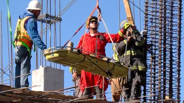 Llevan a cabo rescate de trabajadores. Foto: N+
