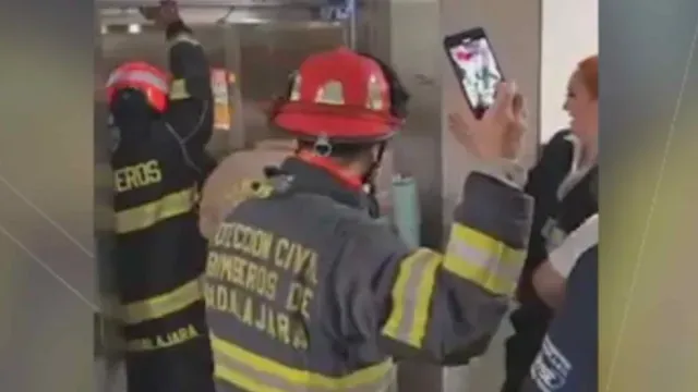 11 Personas quedaron atrapadas en un elevador