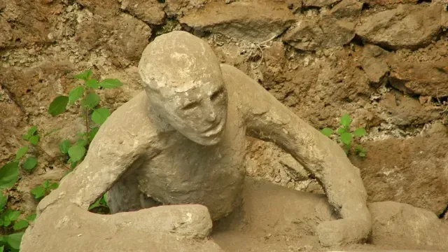 Molde de yeso de una persona fallecida en Pompeya en el Jardín de los Fugitivos