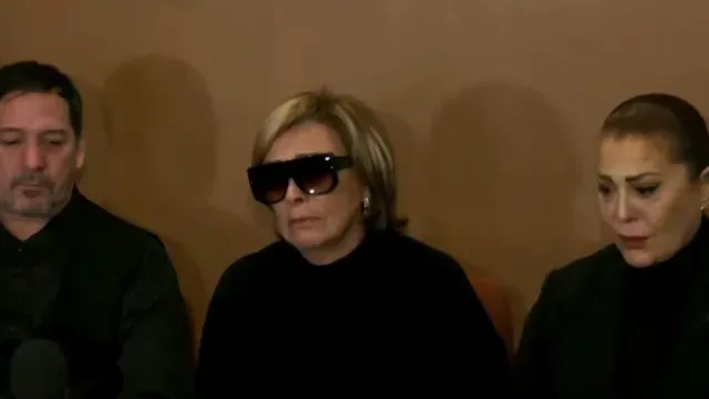 Luis Enrique Guzmán, Sylvia Pasquel y Alejandra Guzmán, encabezan conferencia de prensa en funeraria donde vela a su madre. Foto: N+