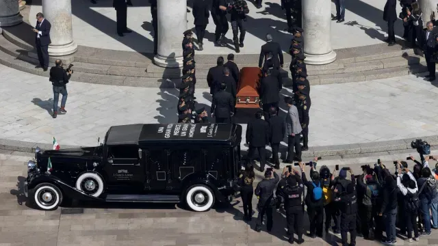 Entrada de restos de Silvia Pinal en Bellas Artes