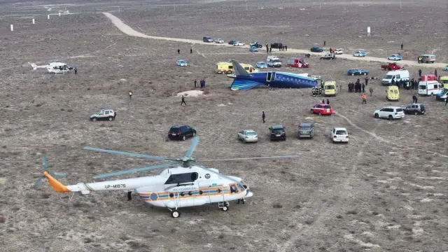 La mayoría de los pasajeros del avión eran de Azerbaiyán. Foto: Reuters
