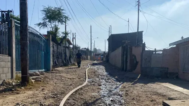 Bomberos Logran Apagar un Incendio en Tijuana que Afectó Varias Viviendas