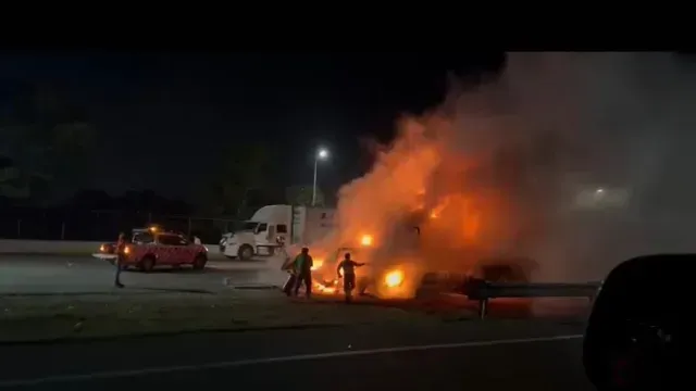 Vehículos incendiados por el traslado de reos en Chiapas
