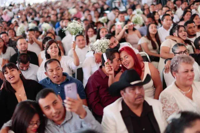 Las bodas colectivas se celebraron en la Explanada de los Héroes