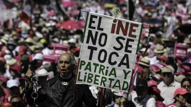 La concentración en el Zócalo sumó 90 mil personas