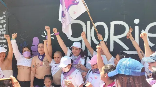 Mujeres que luchan contra el cáncer en la marcha 8M