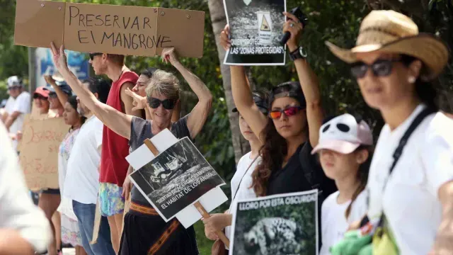 Cadena Humana- Protestas por el Tren Maya en Puerto Morelos