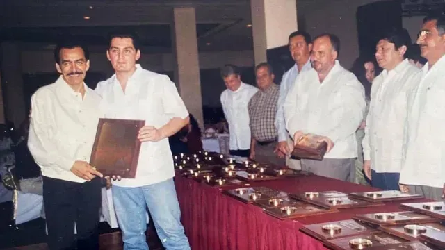 Joan Sebastian y su hijo José Manuel Figueroa en Yucatán