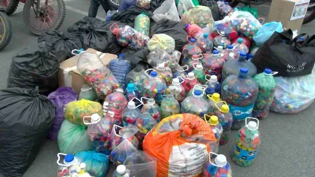 Motociclistas lograron reunir 100 kilos de tapitas. Foto: N+