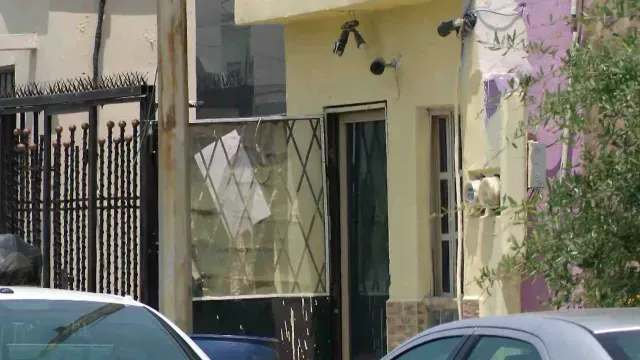 Fue en la casa ubicada en la colonia Los Soles 307 donde fue encontrada la joven por su mamá. Foto:N+
