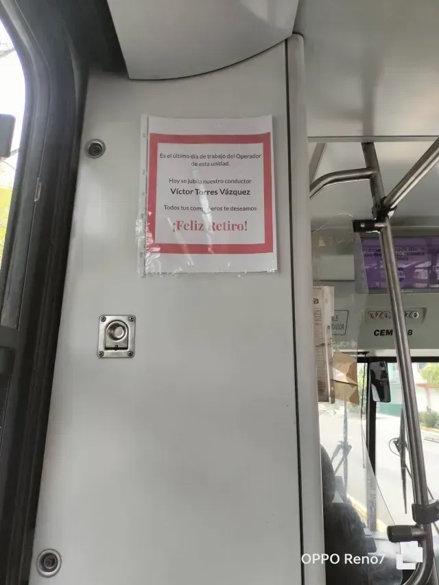 Conductor de Metrobús se jubila y se hace viral