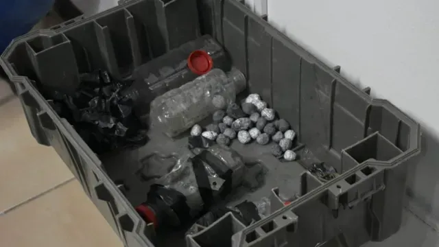 Bombas caseras aseguradas en salas de cine. Foto: Fiscalía de Chihuahua