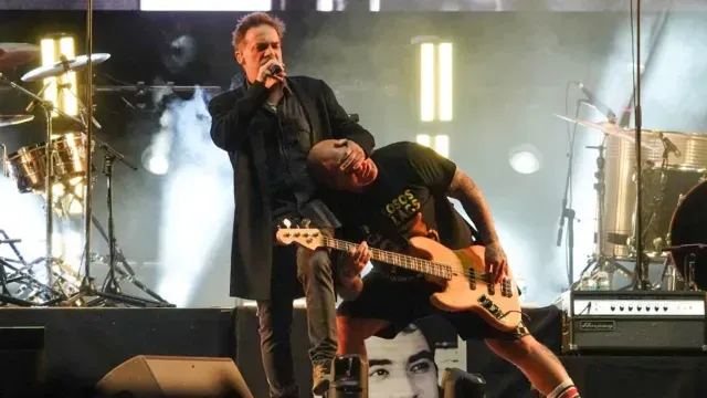 Fabulosos Cadillacs Reúnen a 300 Mil Personas en el Zócalo