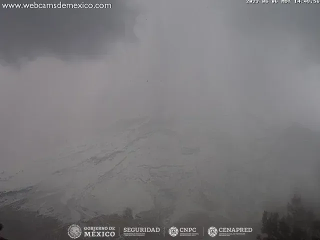 Momento de la tormenta sobre 'Don Goyo'. Foto: webcamsdemexico