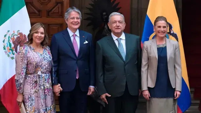 María de Lourdes Alcívar Crespo, Guillermo Lasso, Andrés Manuel López Obrador y Beatriz Gutiérrez