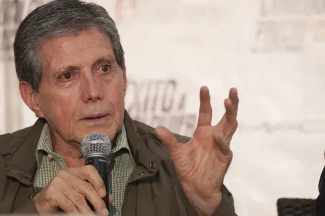 Héctor Bonilla durante una conferencia de prensa