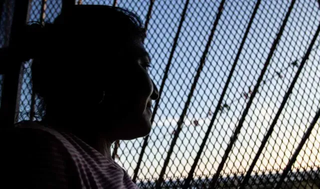 Mujeres enfrentan obstáculos cuando tratan de denunciar violencia