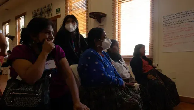 Las mujeres tienen que esperar largas horas y acudir a varios lugares para poder denunciar violencia. Foto: Cuartoscuro| Archivo