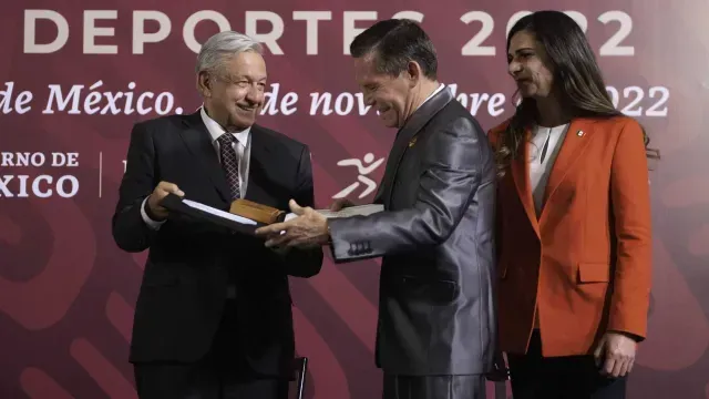 Julio César Chávez recibió el reconocimiento por su trayectoria
