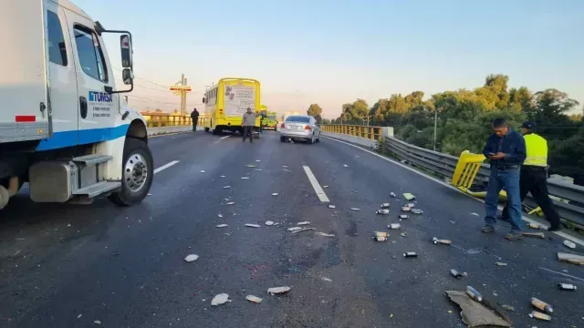 El otro involucrado es un camión de traslado empresarial. Foto: SSEM