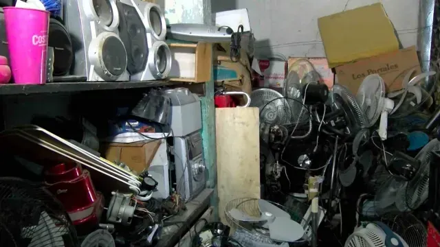 Don Cuco ya es conocido en NL por la reparación de ventiladores. Foto: N+