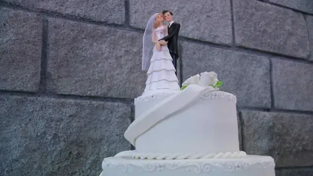 pastel durante boda masiva en penal de apodaca