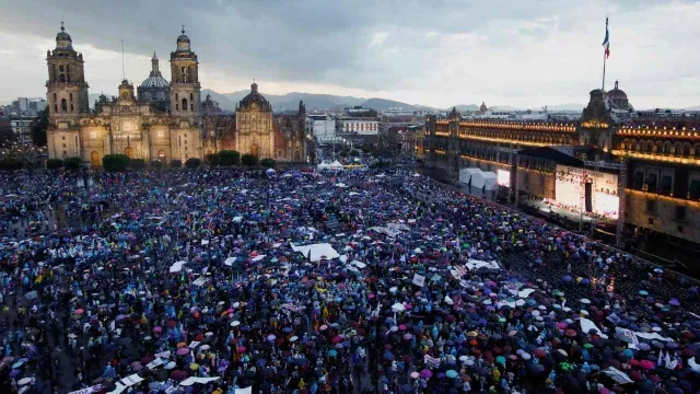 AMLO llena Zócalo para celebrar 5 años de su triunfo electoral