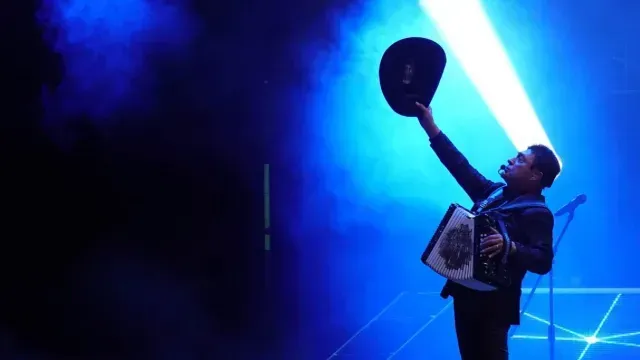 Tigres del Norte durante su concierto en la Arena Ciudad de México