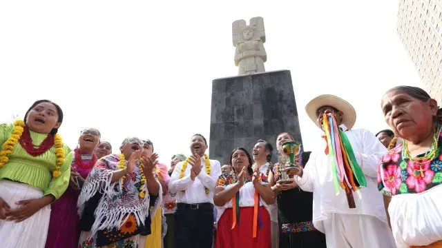 Marti Batres fue el encargado de develar el monumento