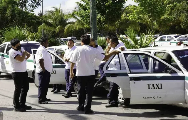 Taxistas protestan contra Uber en Cancún en enero del 2023