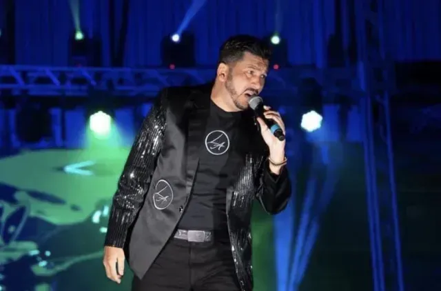 Luis Ángel El Flaco durante un concierto
