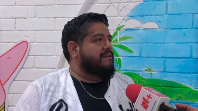 'Profe Chido' le pone creatividad y entusiasmo a su trabajo para enseñar mejor a sus alumnos