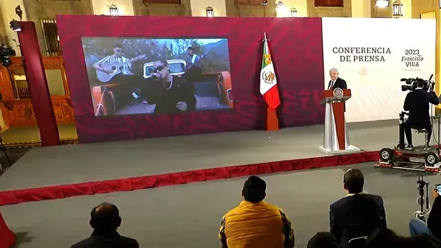 AMLO exhibe video de 'Frágil' en su conferencia mañanera