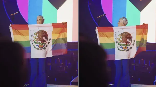 Christian Chávez con la bandera LGBT mezclada con la de México