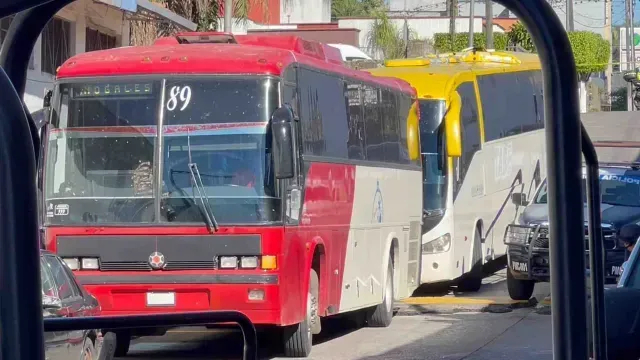 Autobuses que transportaban migrantes en Córdoba