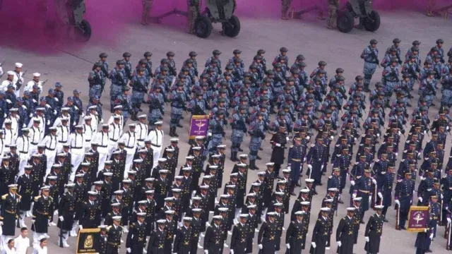 Fuerzas armadas participan en desfile militar