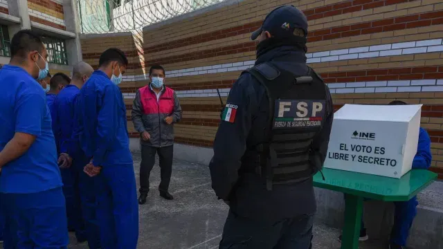 Reclusos del Centro Penitenciario de Tenancingo Sur pudieron emitir su voto, el 15 de mayo de 2023. Foto: Cuartoscuro | Archivo