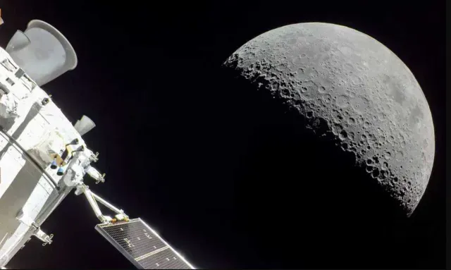 Foto de la Luna desde la nave Orion