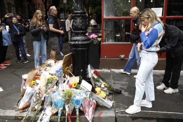 Admiradores de Matthew Perry reunidos en Nueva York