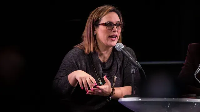 Angélica Vale durante una conferencia de prensa