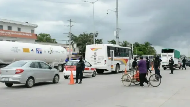 Operativos policiacos en 7 municipios del estado de Veracruz dejaron como saldo 154 migrantes bajo resguardo | Foto: Isaías Muñoz | N+