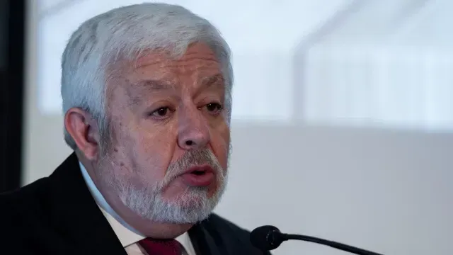 Jaime Maussan durante una conferencia