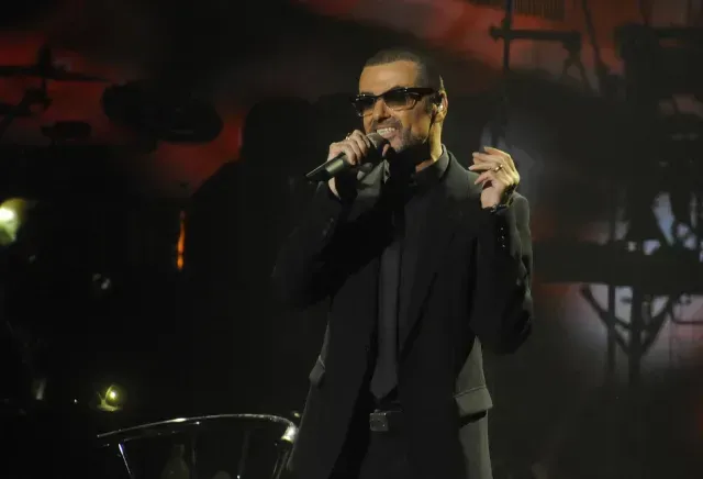 George Michael durante una presentación en 2011