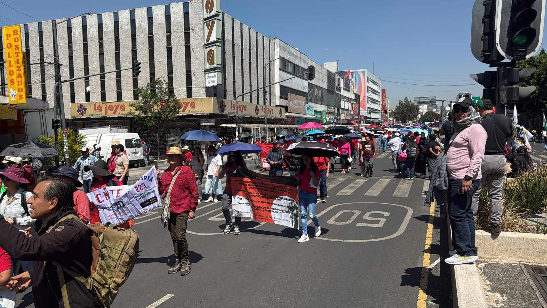 Mega marcha de maestros de la CNTE hoy, por Día del Maestro. Foto: N+