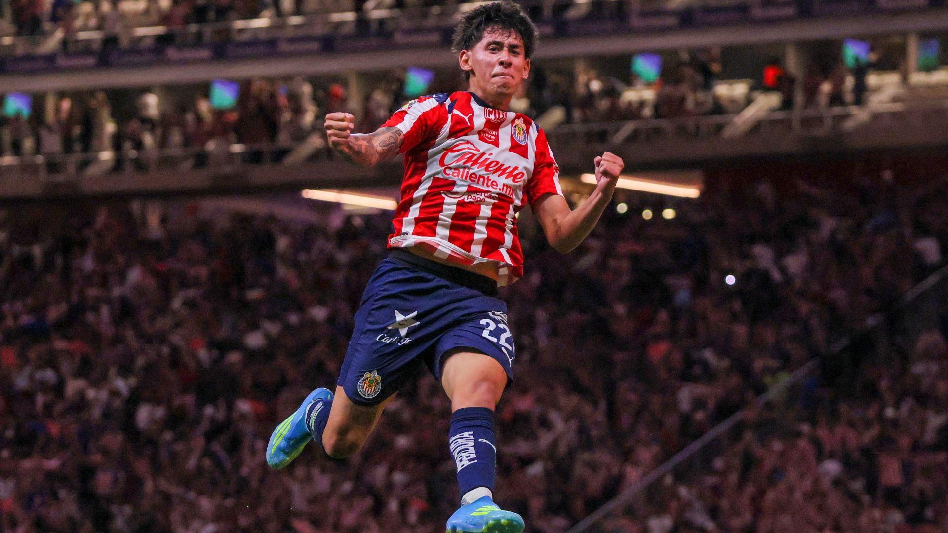 ¡Chivas a Semifinales con Doblete de Sandoval!