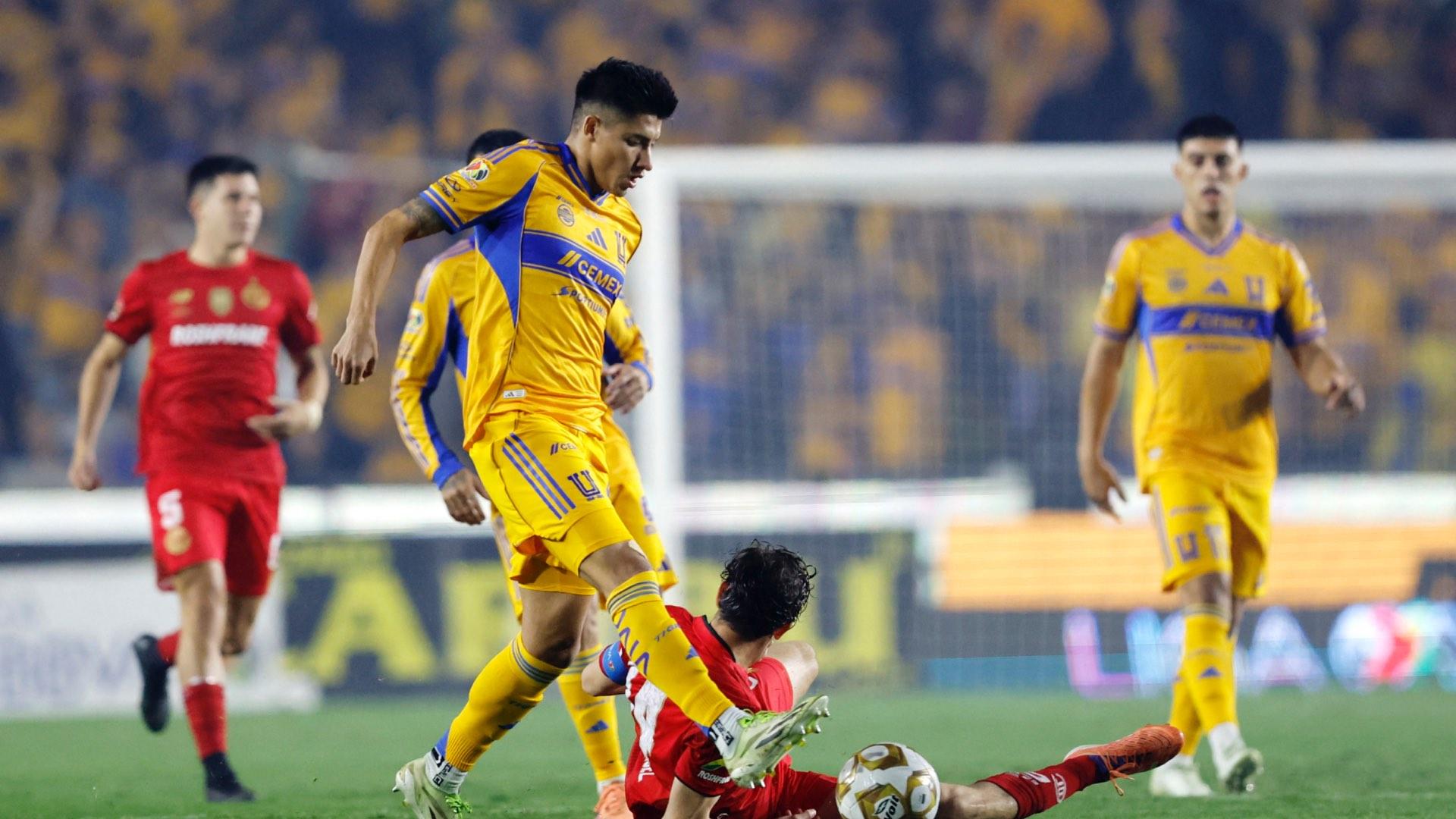 Tigres y Toluca se enfrentan en la gran final del futbol mexicano.