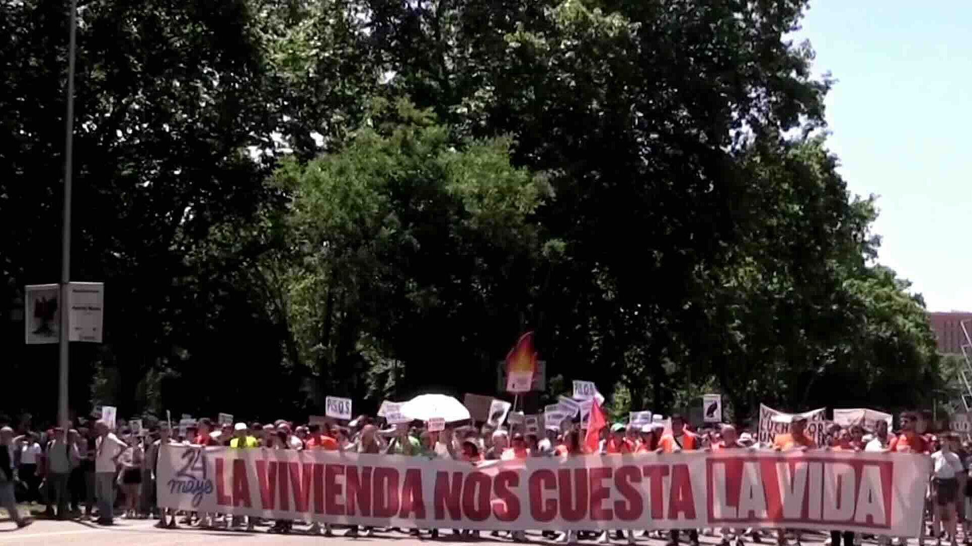 Miles Protestaron Contra Crisis de Vivienda y Altos Alquileres en ...